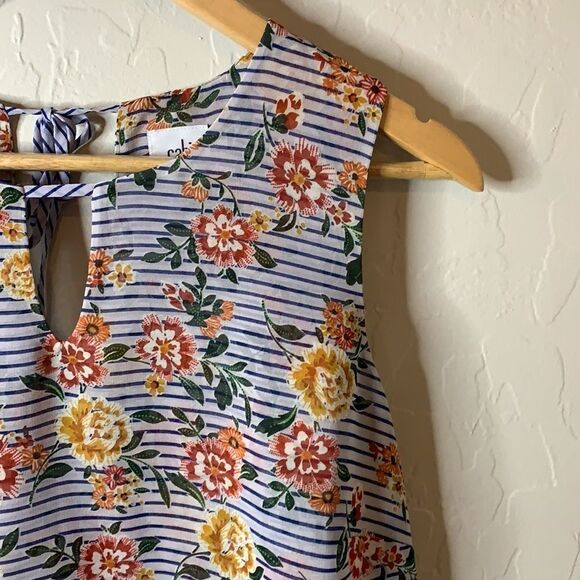 CABI sleeveless blouse. Ties in back and fully lined. Lightweight fabric. - Picture 3 of 8